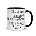 "Il y a donc des gens que cela embête d’être libres." Mug coloré – Image 7