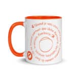 "Quand je vois vivre entre eux les hommes…" Mug coloré – Image 4